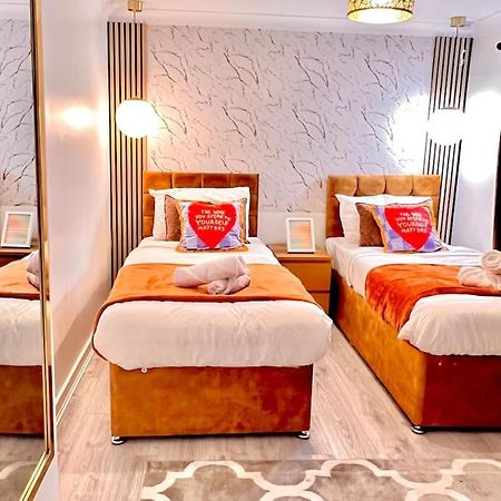 Luxe Smart Home - Basildon Serviced Accommodation - 7 Mins Walk To Basildon Town Centre, Hospital & Train Station Bagian luar foto