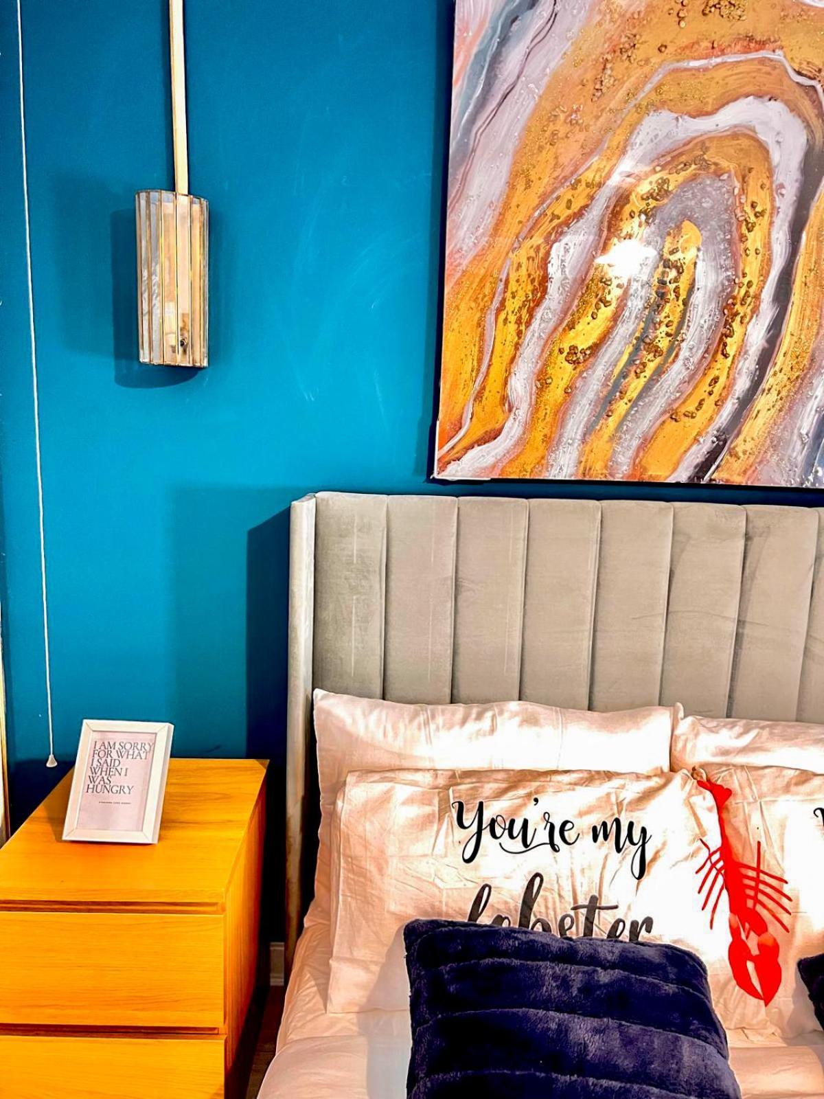Luxe Smart Home - Basildon Serviced Accommodation - 7 Mins Walk To Basildon Town Centre, Hospital & Train Station Bagian luar foto